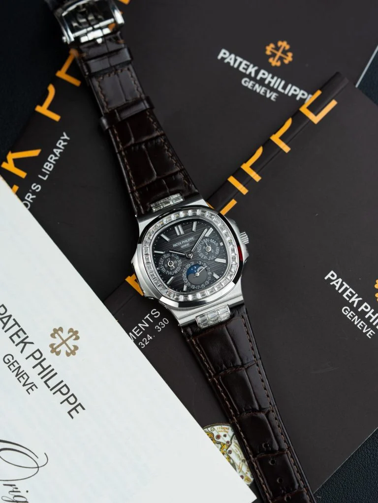 Replica Patek Philippe Nautilus Grey Dial Leather Strap 40mm